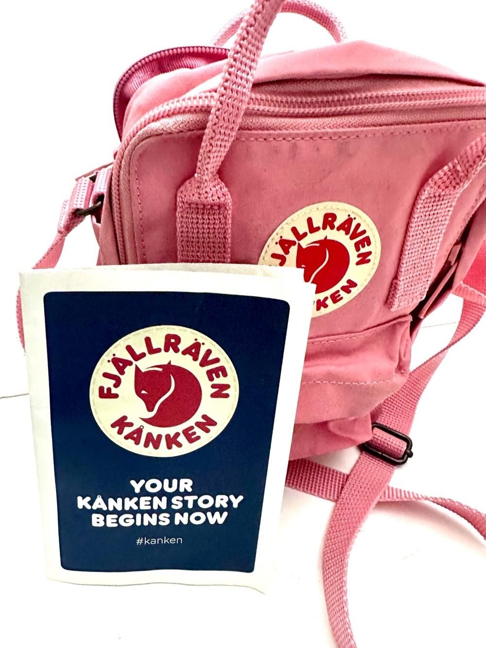 Fjallraven Kånken Mini Crossbody Bag in Pink